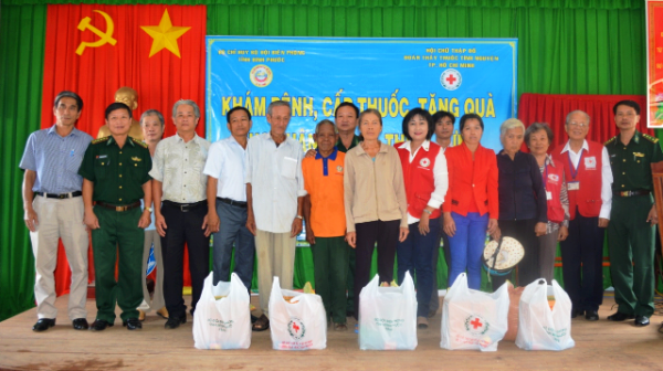 Bộ đội Biên phòng tỉnh phối hợp tổ chức khám bệnh cho nhân dân