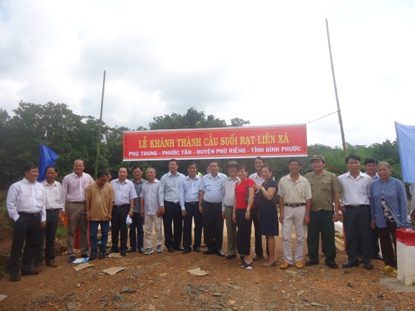 Huyện Phú Riềng tổ chức Lễ khánh thành cầu Suối rạt liên xã Phú Trung - Phước Tân