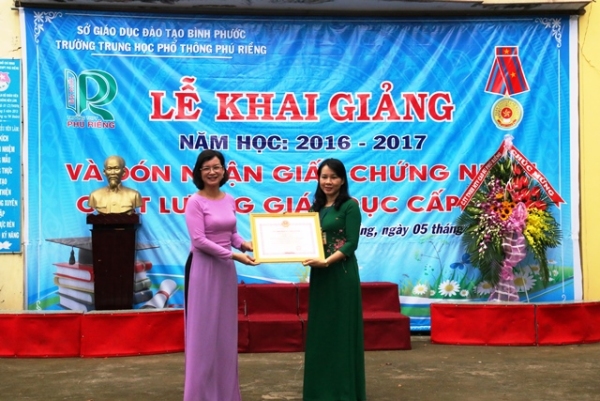 Học sinh huyện Phú Riềng chính thức bước vào năm học mới 2016-2017