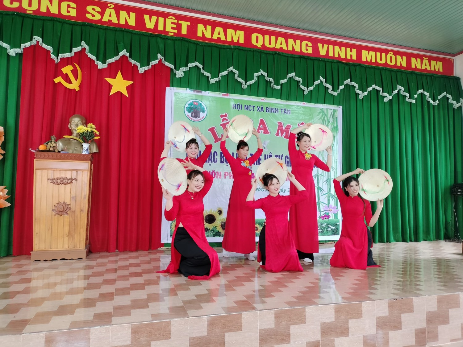 Ra mắt Câu lạc bộ Liên thế hệ tự giúp nhau thôn Phước An, xã Bình Tân