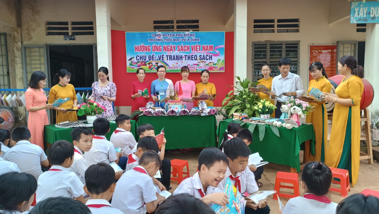 Trường Tiểu học Vừ A Dính hưởng ứng Ngày sách và Văn hóa đọc Việt Nam