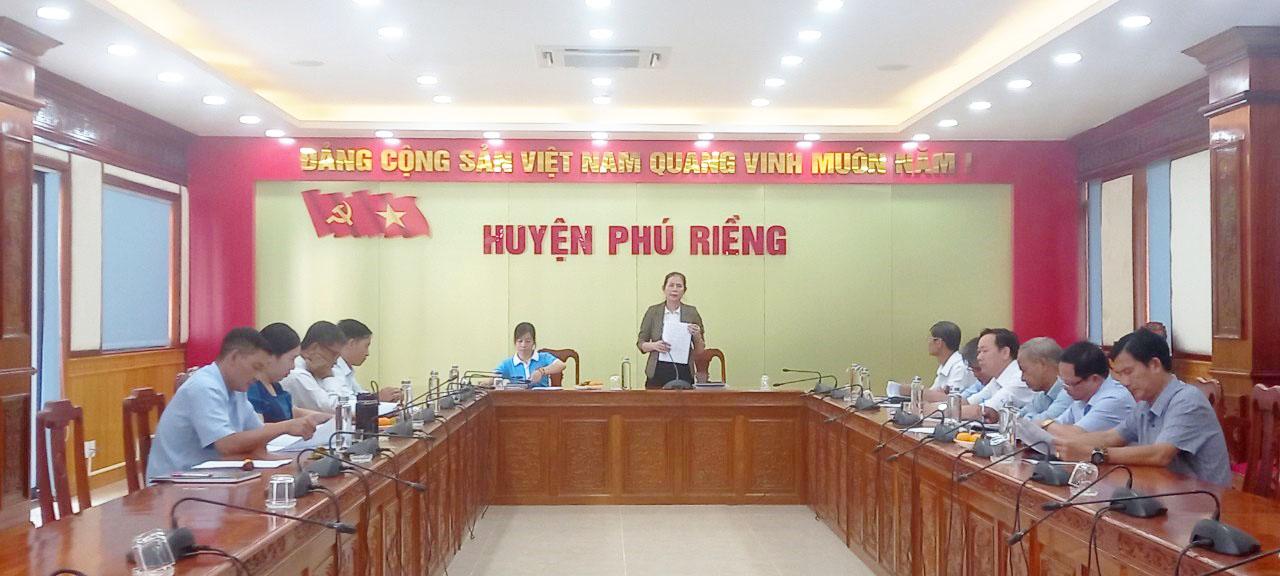 Ban chấp hành Hội Nông dân huyện Phú Riềng họp chuẩn bị cho Đại hội Đại biểu Hội Nông dân huyện Phú Riềng