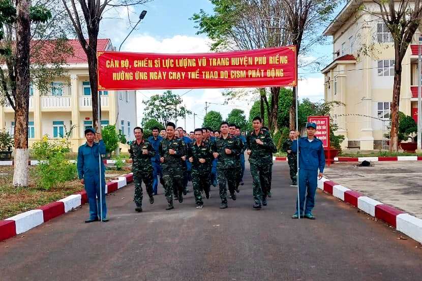 Lực lượng vũ trang huyện Phú Riềng hưởng ứng ngày chạy thể thao “CISM"