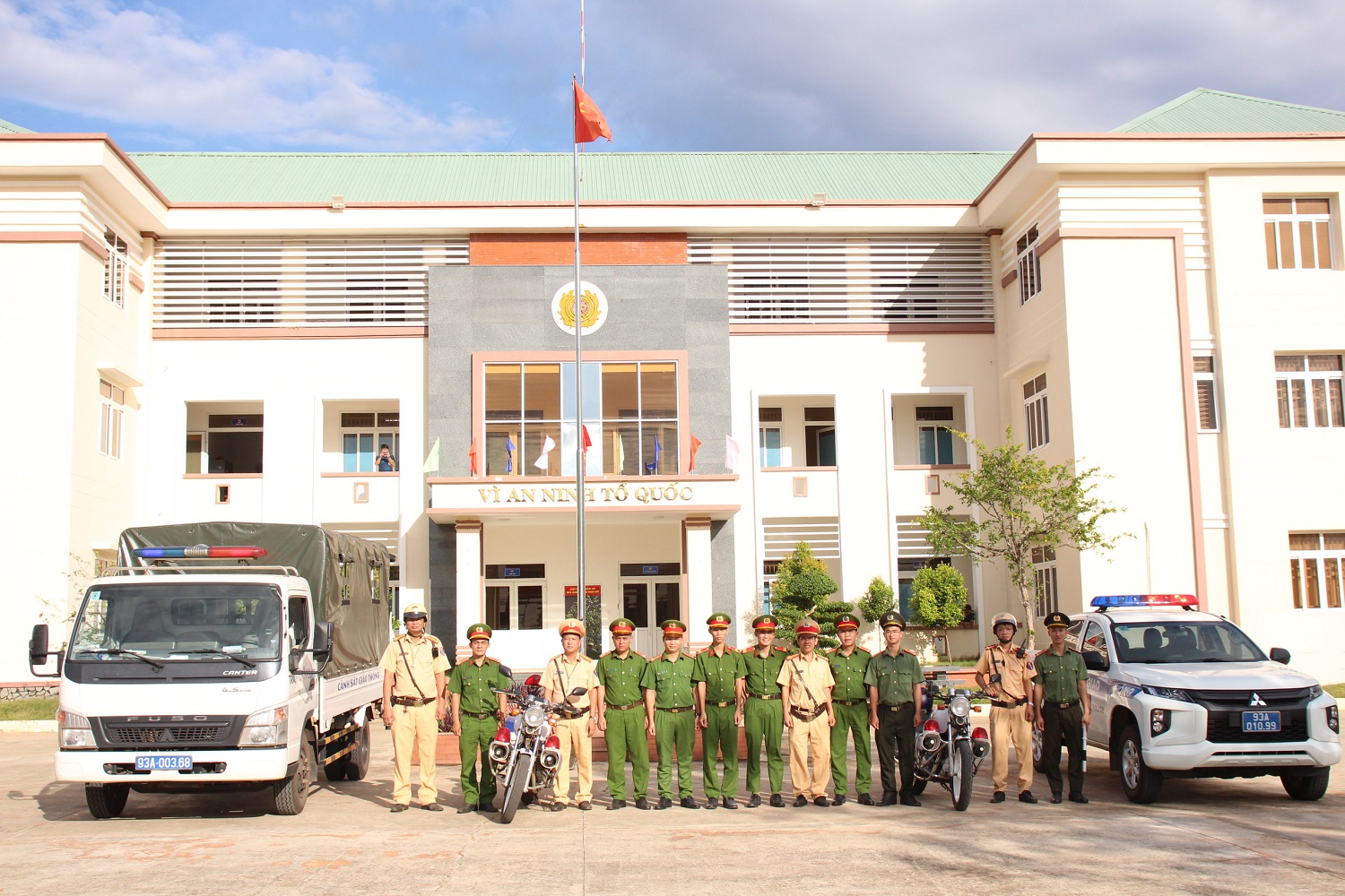 Đoàn thanh niên Công an huyện Phú Riềng phối hợp thực hiện chuyên đề xử lý “người điều khiển xe vi phạm nồng độ cồn”.