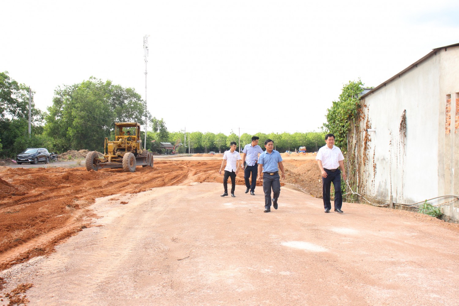 Kiểm tra việc giải tỏa mặt bằng khu vực quy hoạch Trung tâm hành chính xã Long Tân