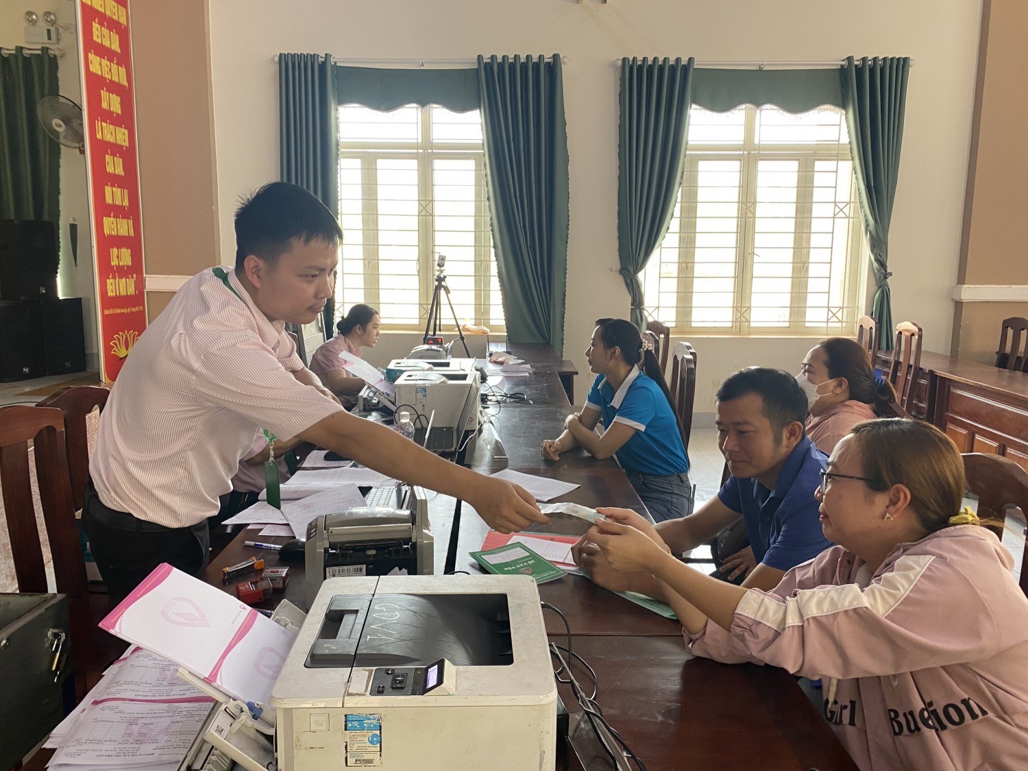 Ngân hàng chính sách huyện Phú Riềng giải ngân số tiền 250 triệu đồng cho các hộ vay xã Bù Nho