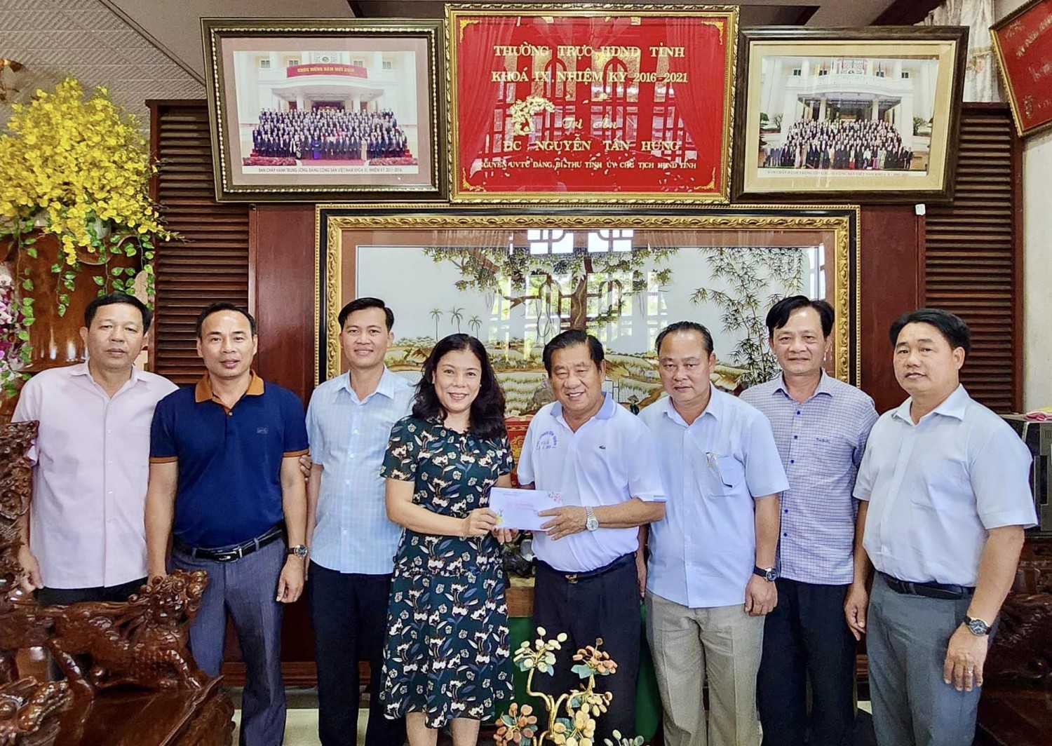 Lãnh đạo huyện Phú Riềng thăm, chúc Tết các đồng chí và gia đình nguyên lãnh đạo tỉnh