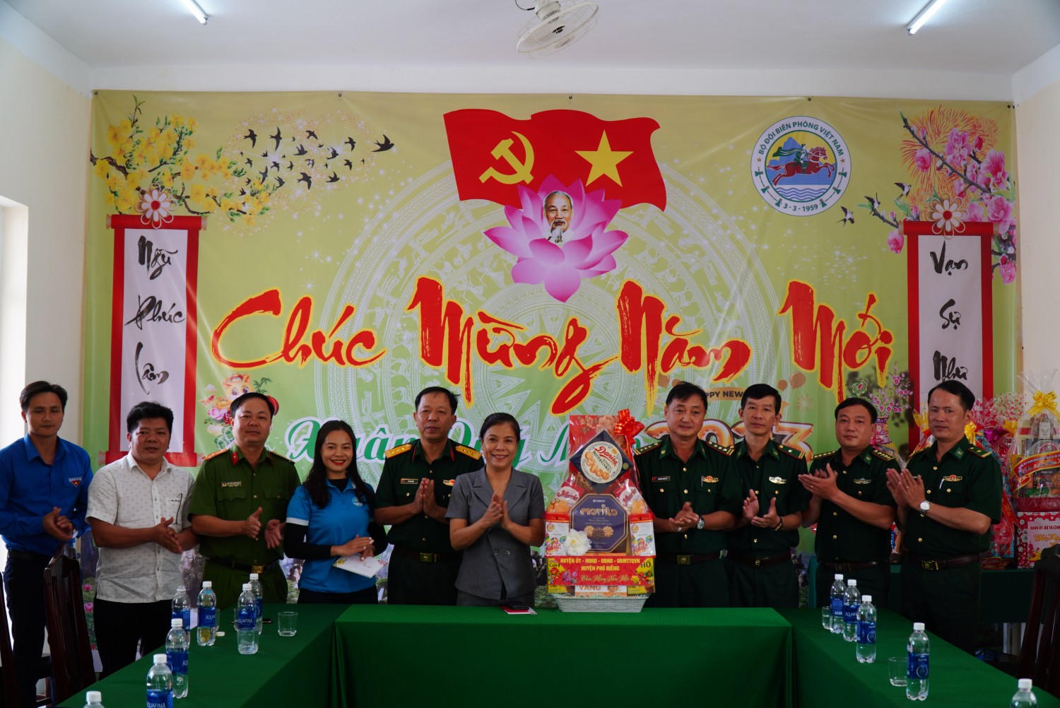 Bí thư Huyện ủy Phú Riềng Nguyễn Thị Xuân Hòa thăm và chúc tết Đồn biên phòng Đắk Pô