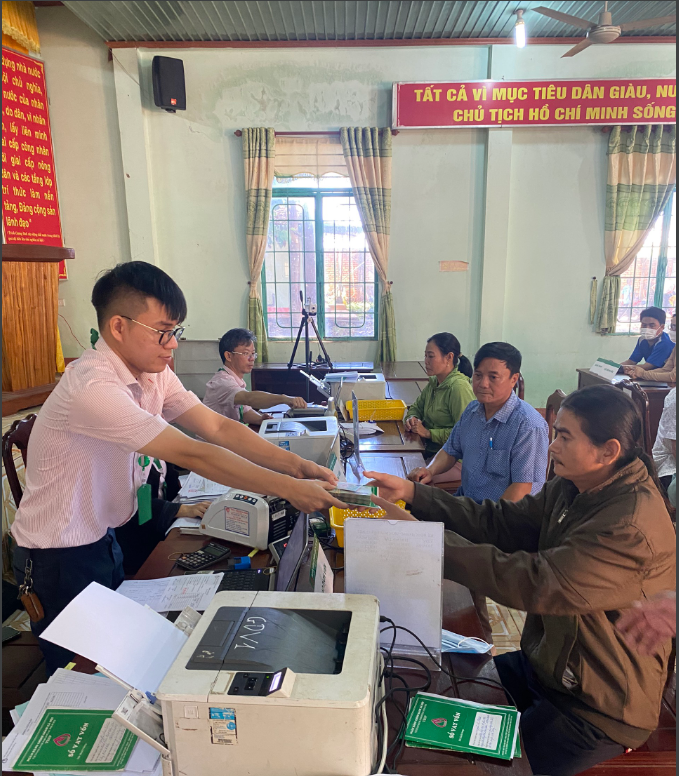 Ngân hàng chính sách huyện tổ chức phiên giao dịch tại xã Bình Tân