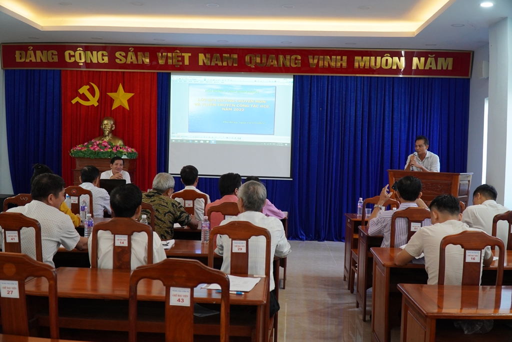 Cán bộ, Hội Đông y trên địa bàn huyện Phú Riềng được bồi dưỡng chuyên môn