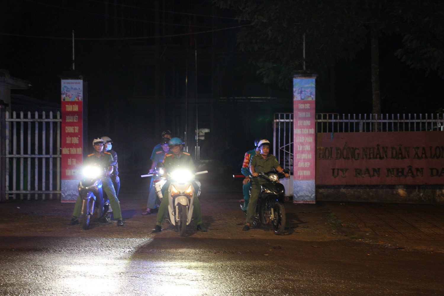 Theo chân các chiến sỹ công an huyện Phú Riềng xuyên đêm tuần tra đảm bảo an ninh trật tự