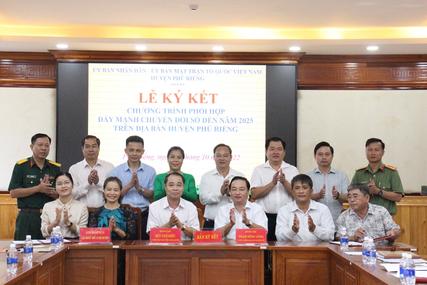 UBND huyện Phú Riềng ký kết phối hợp với UB MTTQVN và các đoàn thể chính trị huyện về đẩy mạnh chuyển đổi số.