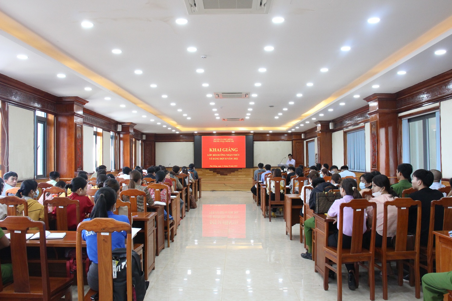 Huyện Phú Riềng: 83 quần chúng ưu tú được bồi dưỡng nhận thức về Đảng.