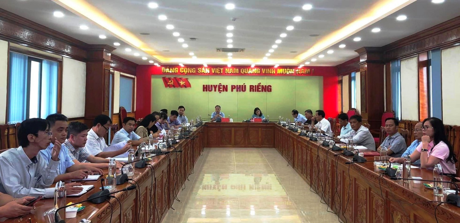 Huyện Phú Riềng tham dự hội nghị trực tuyến quán triệt, triển khai các chỉ thị, đề án, kết luận thực hiện Nghị quyết Đại hội XIII của Đảng, Đại hội Đảng bộ tỉnh lần thứ XI và Quy định số 69 của Bộ Chính trị