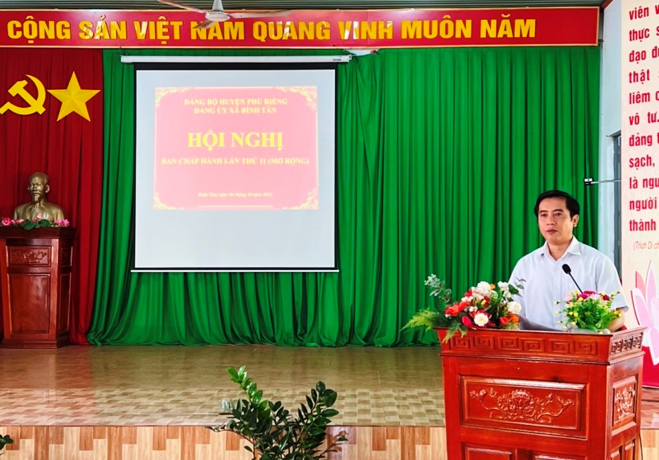 9 tháng năm 2022, Đảng ủy xã Bình Tân kết nạp 6/6 đảng viên mới