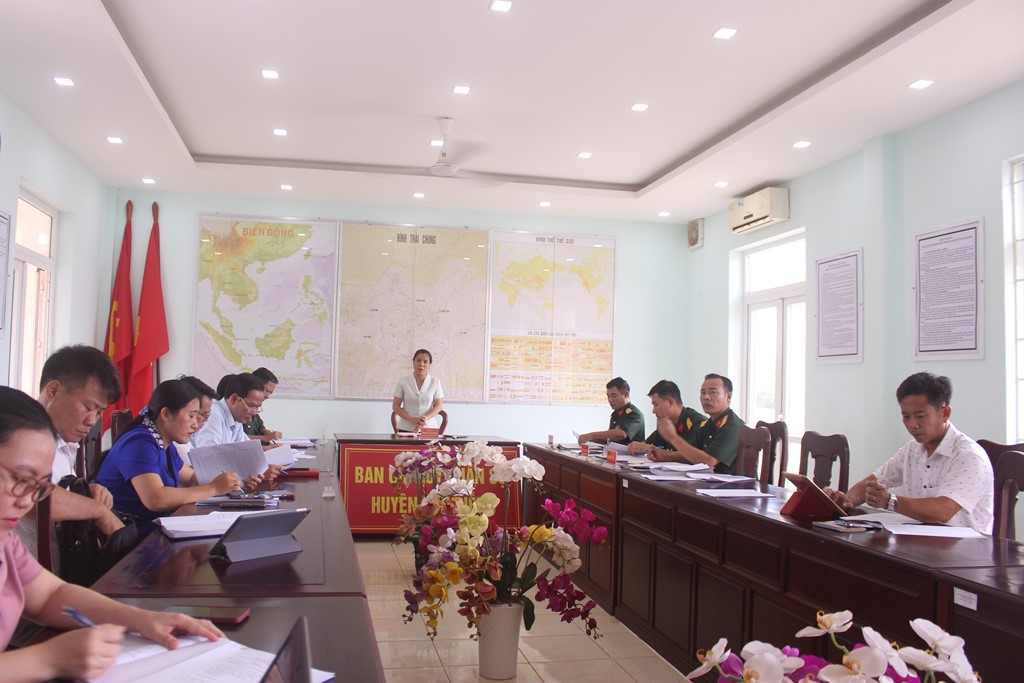 Đồng chí Nguyễn Thị Xuân Hòa chủ trì hội nghị Đảng ủy Quân sự huyện tháng 10 năm 2022