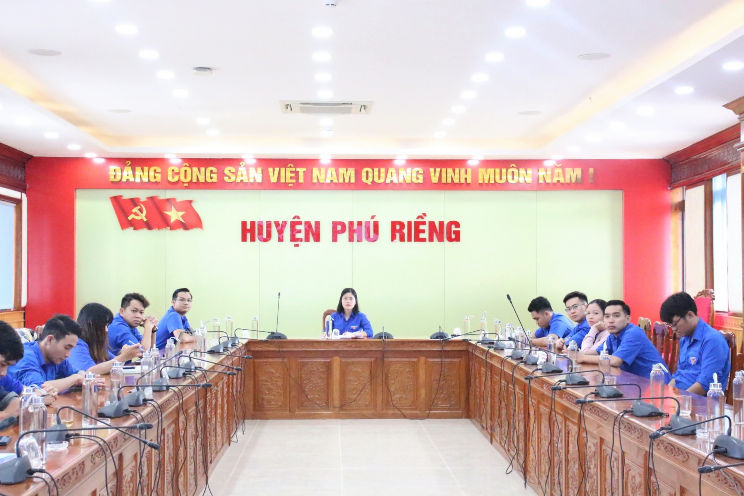 Cán bộ Đoàn Phú Riềng được tập huấn vai trò của thanh niên tham gia tổ công nghệ số cộng đồng.