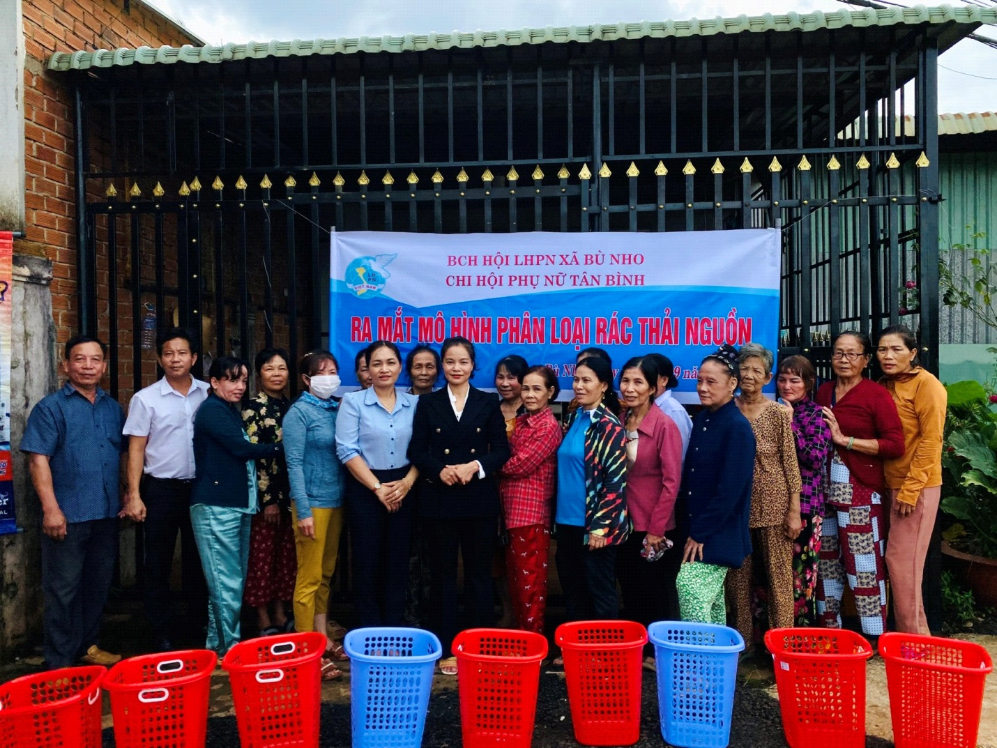 Hội LHPN xã Bù Nho ra mắt mô hình Phân loại rác thải tại nguồn của thôn Tân Bình
