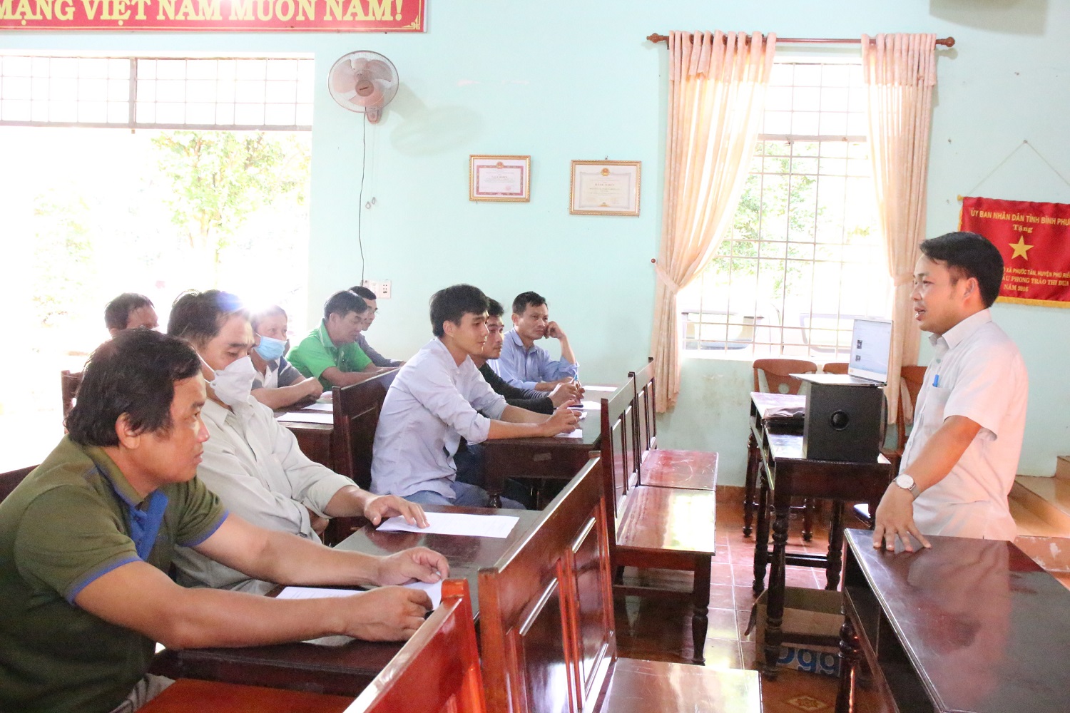 Nông dân huyện Phú Riềng được tập huấn quy trình thiết lập và đăng ký cấp mã số vùng trồng.