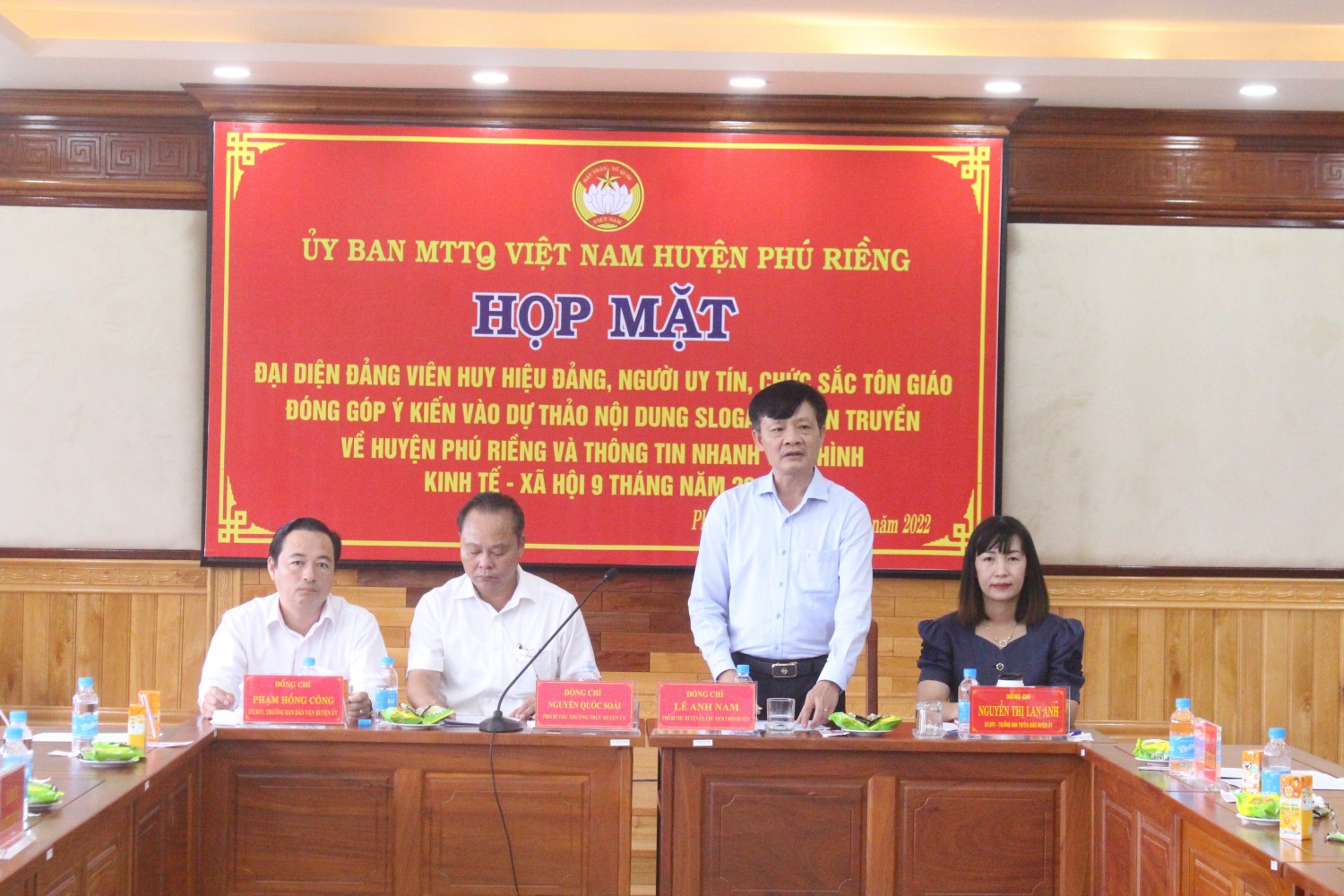 Phú Riềng: Đóng góp ý kiến dự thảo nội dung slogan tuyên truyền về huyện