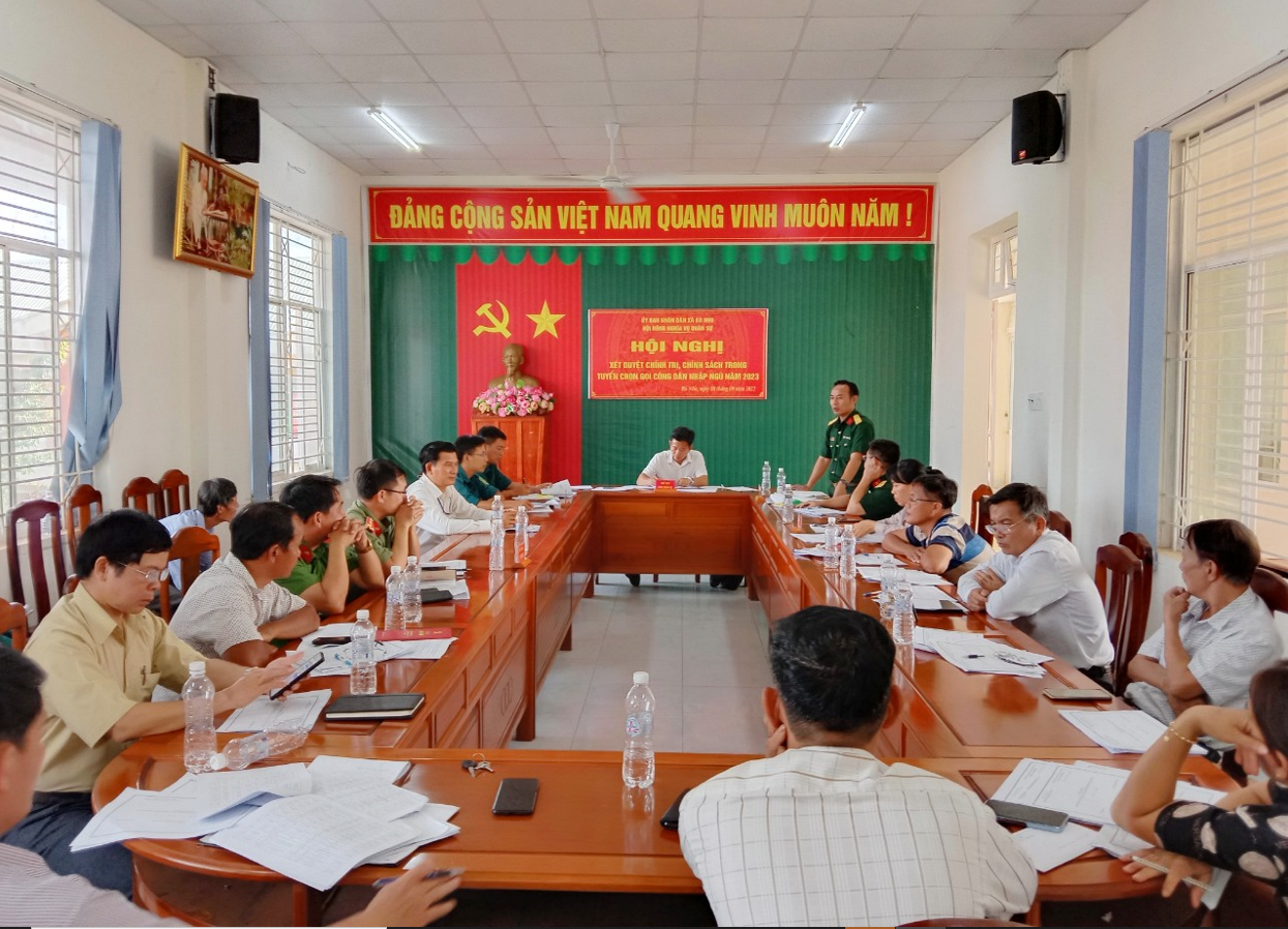 Hội đồng nghĩa vụ quân sự xã Bù Nho tổ chức xét duyệt chính trị, chính sách tuyển chọn, gọi công dân nhập ngũ năm 2023