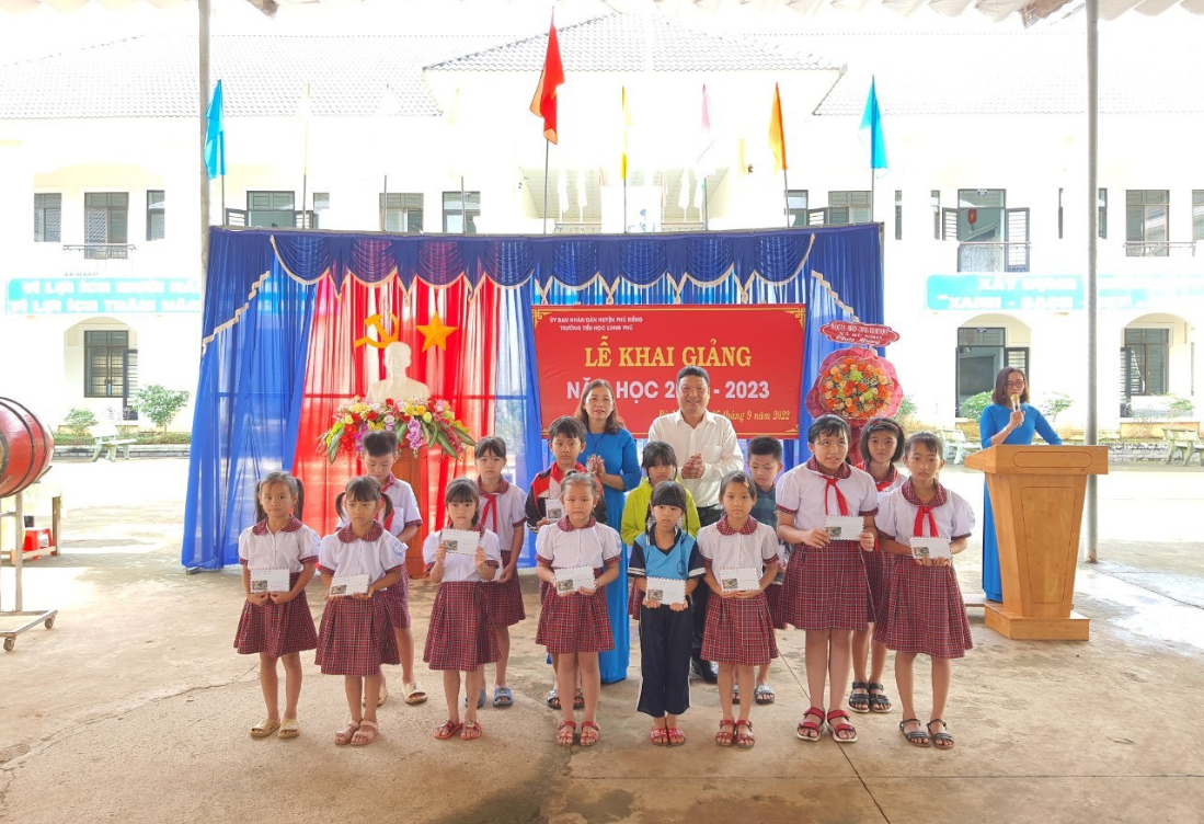 Xã Bù Nho hỗ trợ 74 học sinh cận nghèo, khó khăn