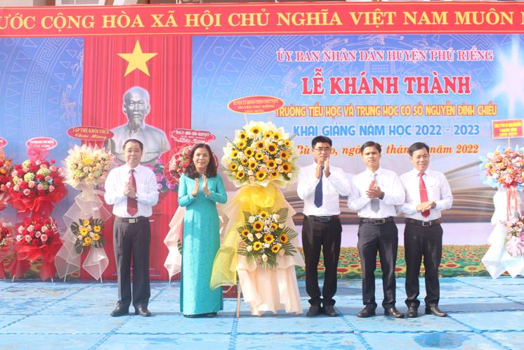 Lễ khai giảng và khánh thành Trường Tiểu học và Trung học cơ sở Nguyễn Đình Chiểu