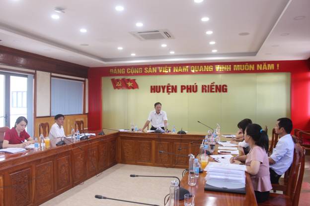 Ban Tuyên giáo Tỉnh uỷ giám sát công tác lý luận chính trị tại Trung tâm Chính trị huyện Phú Riềng