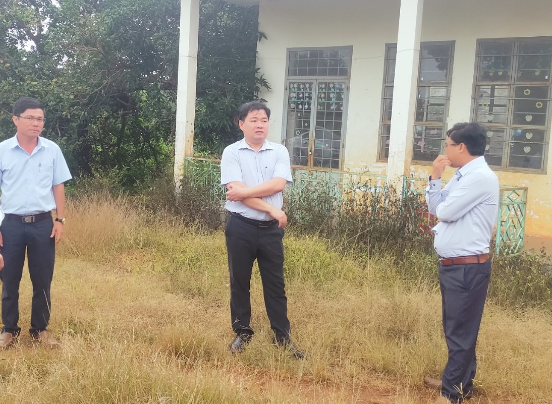 Kiểm tra việc triển khai xây dựng nông thôn mới tại xã Phước Tân.