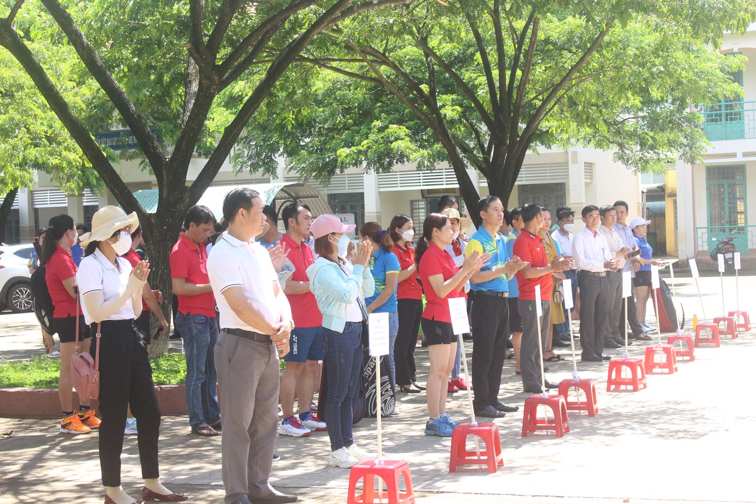 120 công đoàn viên huyện Phú Riềng tham gia thi đấu giải cầu lông, cờ tướng.