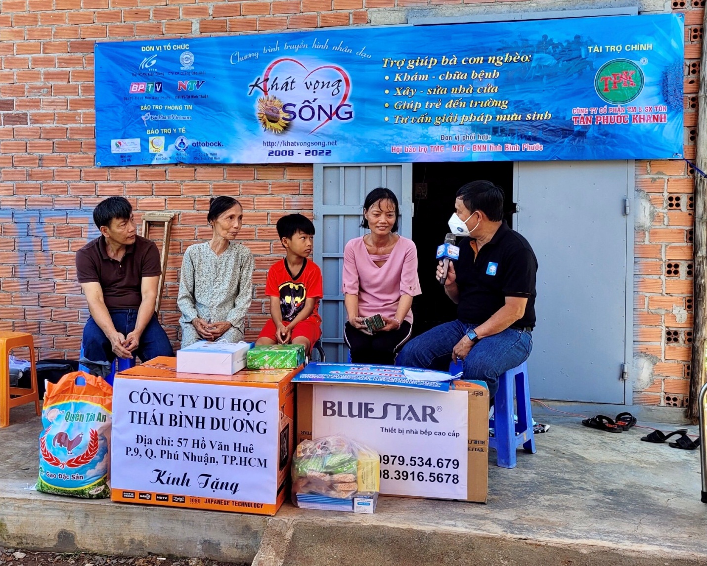 Chương trình truyền hình nhân đạo “Khát Vọng Sống” đến với gia đình bà Nguyễn Thị Thu Thủy