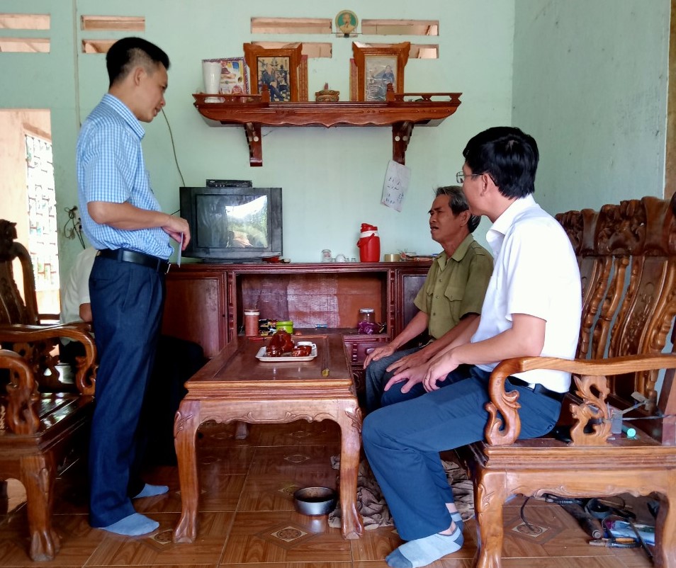 Lãnh đạo huyện Phú Riềng thăm, tặng quà người có công tại xã Bình Sơn nhân kỷ niệm ngày thương binh, liệt sỹ 27-7