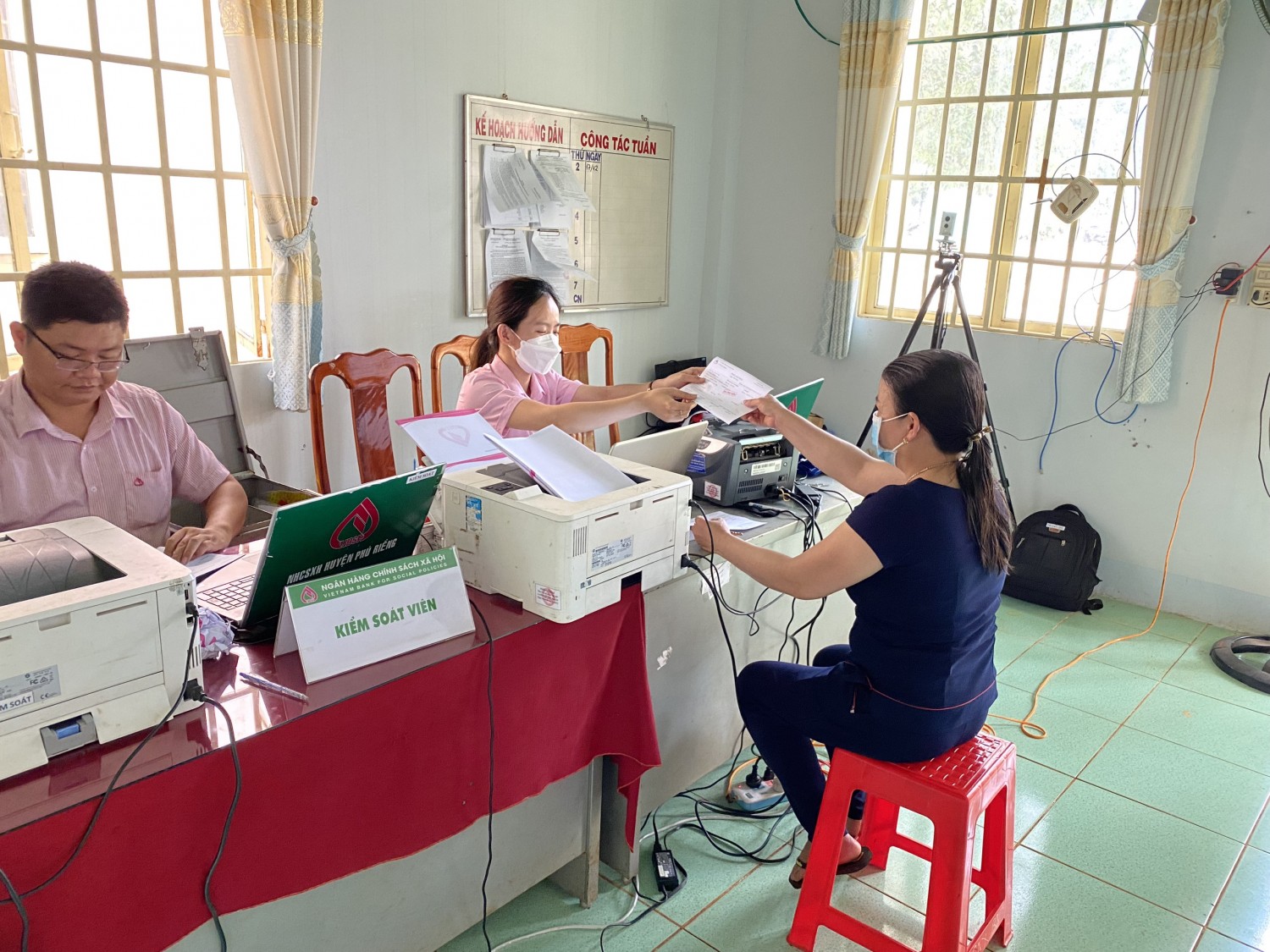 Ngân hàng chính sách xã hội huyện tổ chức phiên giao dịch tại xã Bình Sơn