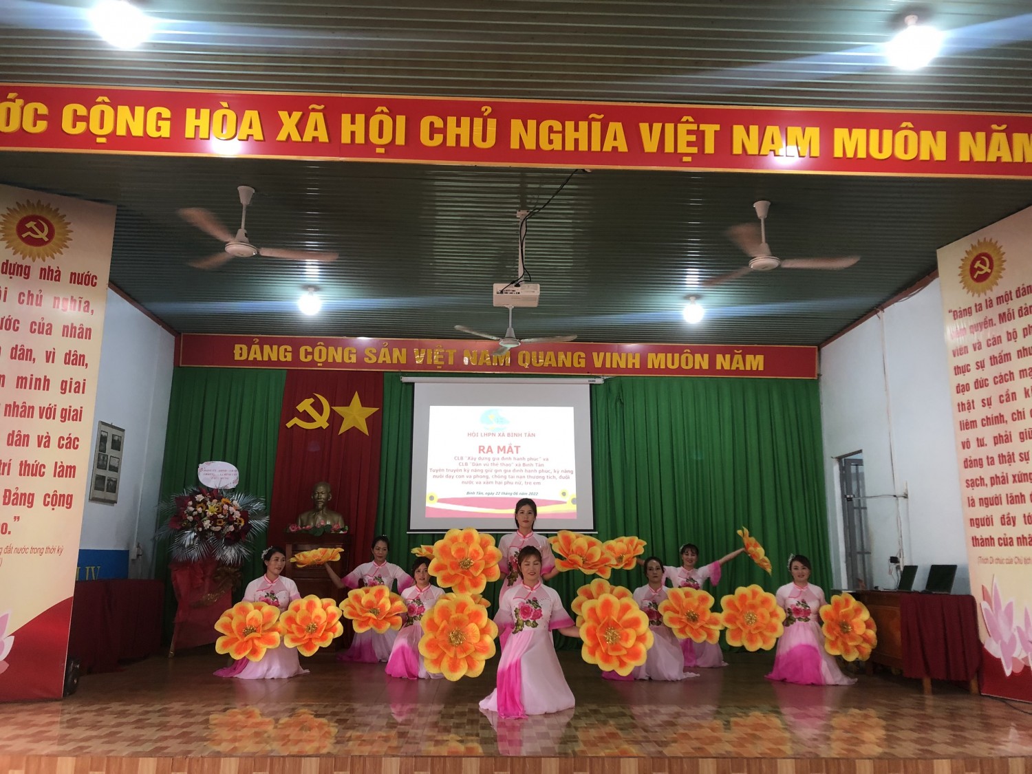 Hội LHPN xã Bình Tân ra mắt Câu lạc bộ “Xây dựng gia đình hạnh phúc” và Câu lạc bộ “Dân vũ thể thao”