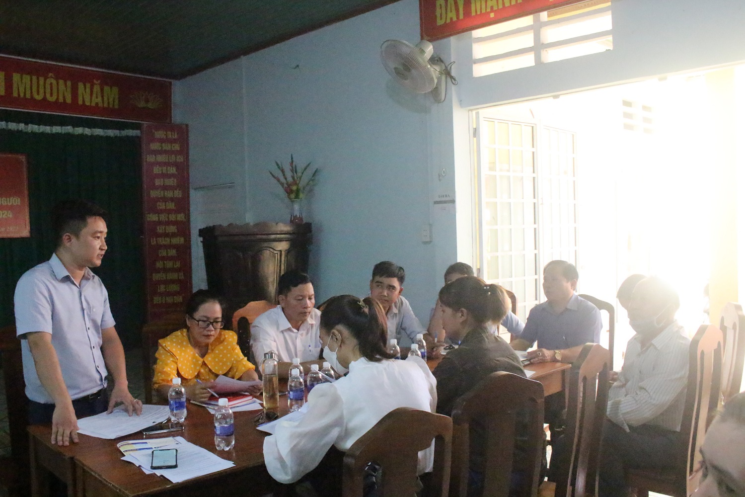 Cán bộ, hội viên hội nông dân huyện Phú Riềng được tập huấn cộng tác viên Bưu điện.