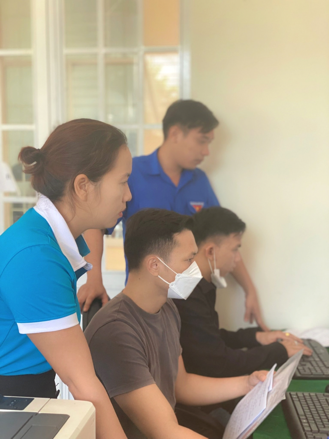 Phụ nữ Bù Nho chung tay triển khai chiến dịch cao điểm 92 ngày đêm nâng cao hiệu quả cung cấp sử dụng dịch vụ công trực tuyến.