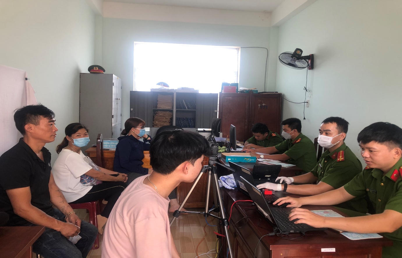 Công an huyện Phú Riềng triển khai cấp Căn cước công dân và tài khoản định danh điện tử cho người dân tại xã Bù Nho