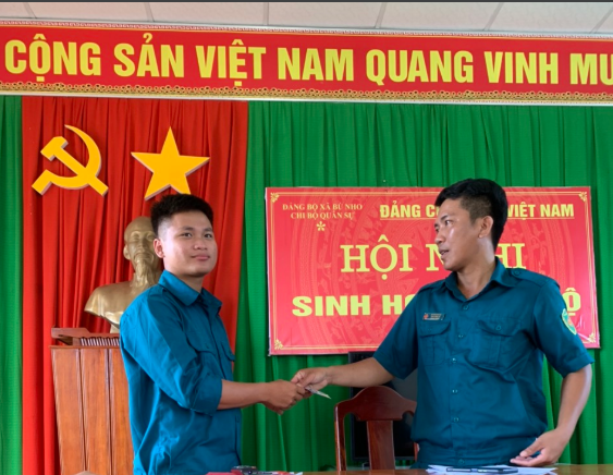 Chiến sĩ Dân quân Thường trực xã Bù Nho tham gia huấn luyện luân phiên năm 2022
