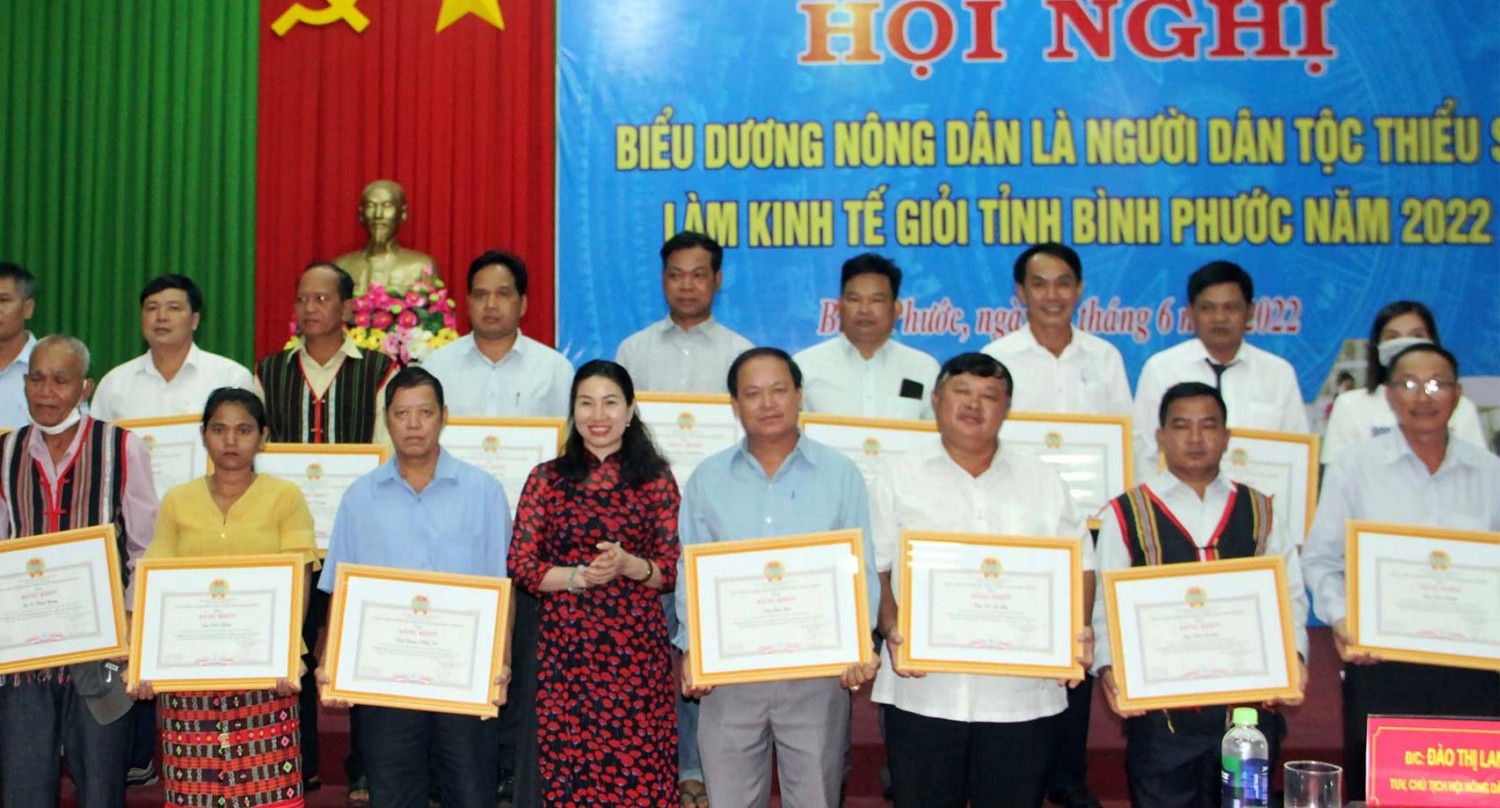 Phú Riềng có 4 nông dân người DTTS làm kinh tế giỏi được tỉnh tuyên dương