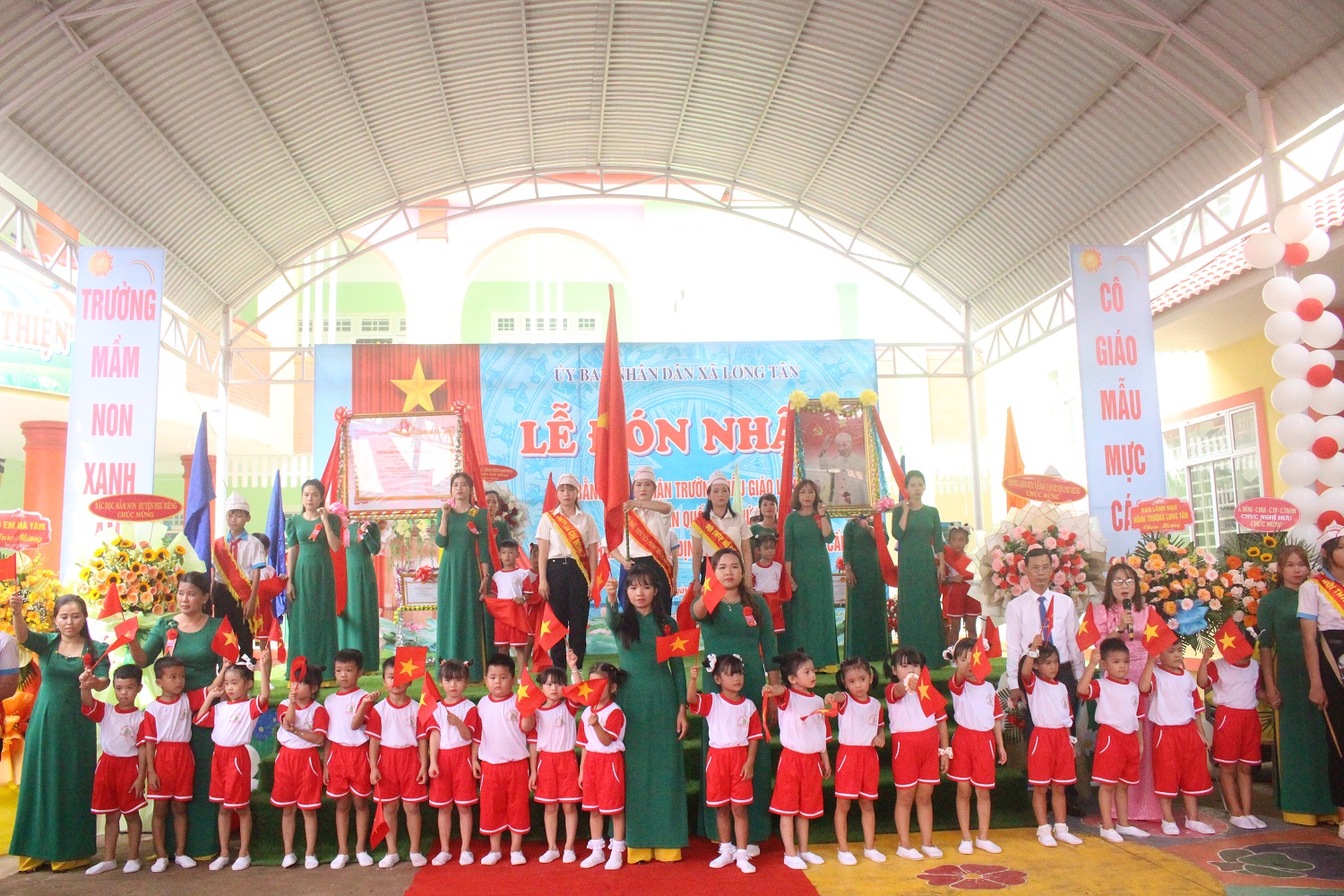 Trường mẫu giáo Long Tân đón nhận bằng đạt chuẩn Quốc gia mức độ I