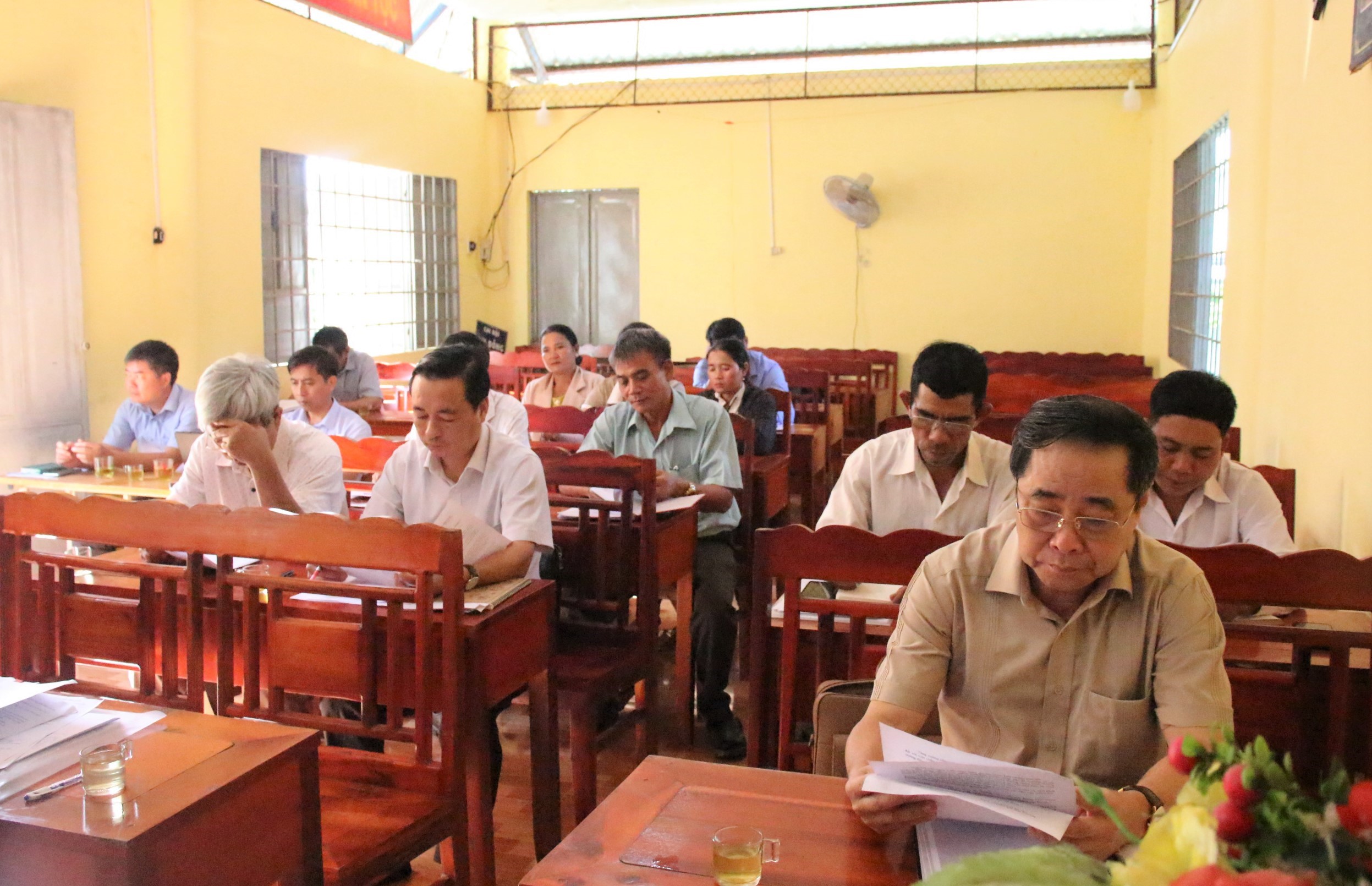 Lãnh đạo huyện Phú Riềng làm việc với Chi bộ thôn 6, xã Long Tân về công tác chuẩn bị ngày hội đại đoàn kết toàn dân