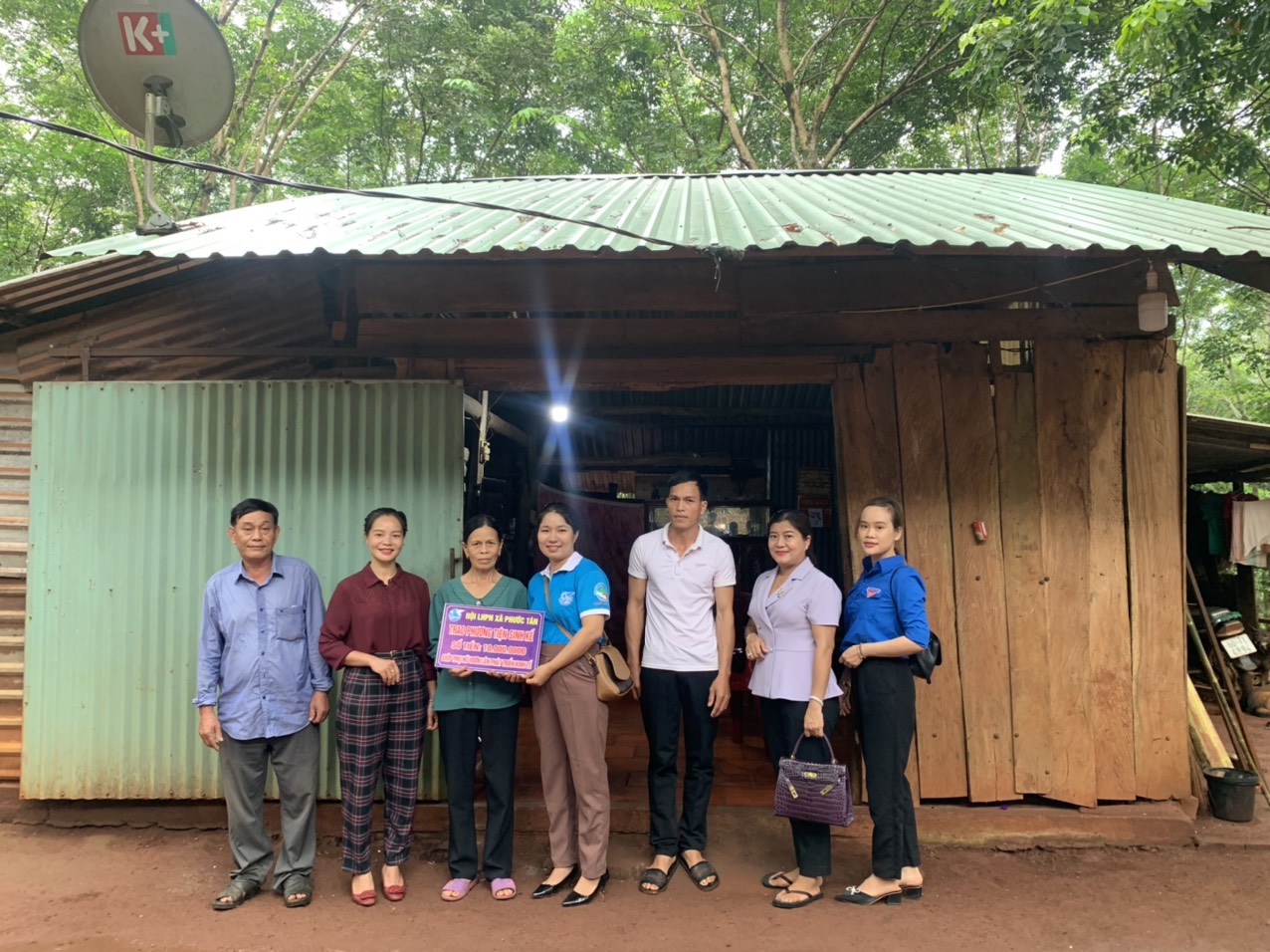 Xã Phước Tân: Trao phương tiện sinh kế cho gia đình chị Ma Thị Bẩu