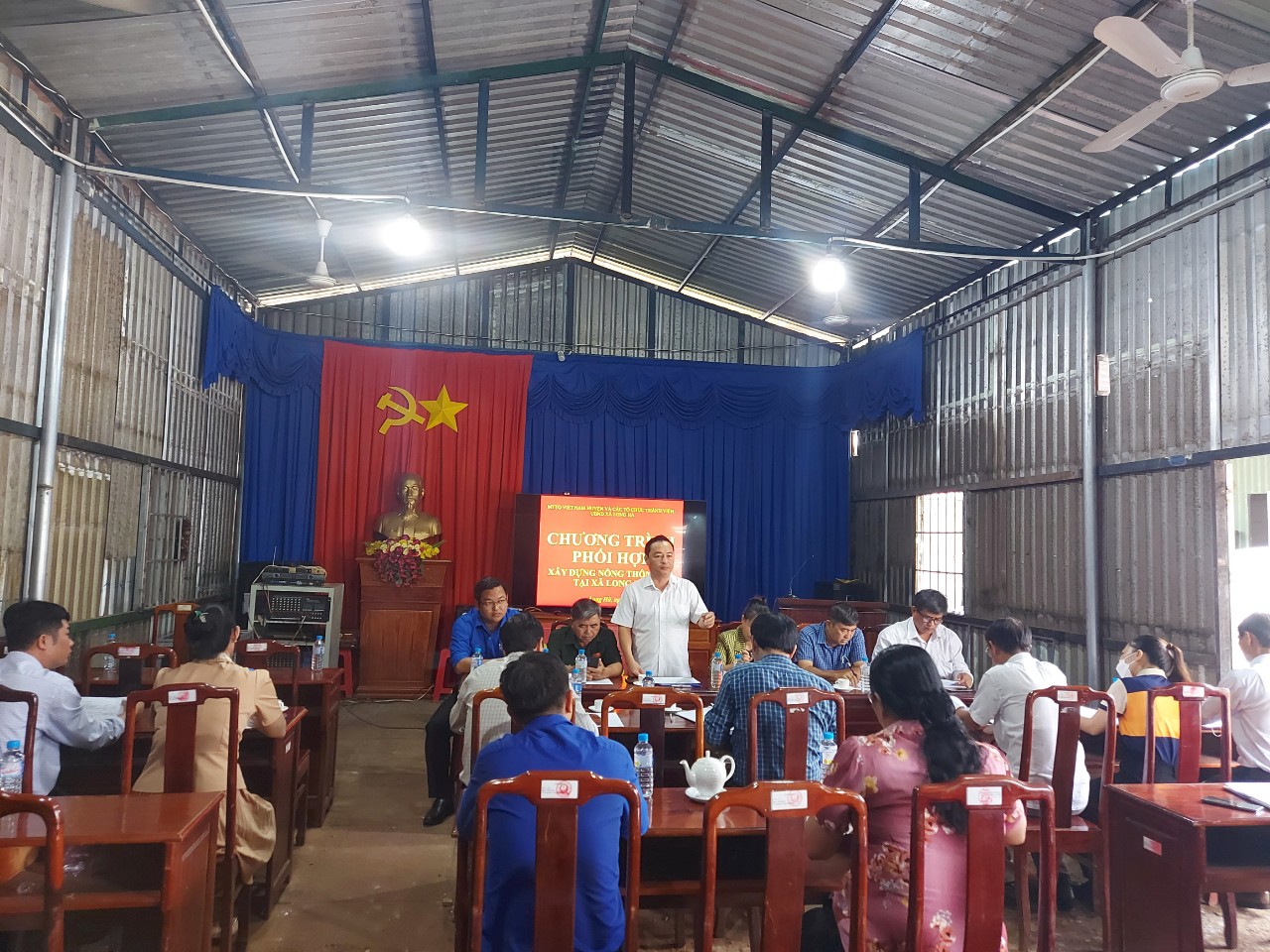 Ủy ban MTTQ Việt Nam và các tổ chức thành viên làm việc với UBND xã Long Hà về chương trình xây dựng Nông thôn mới tại xã Long Hà năm 2022