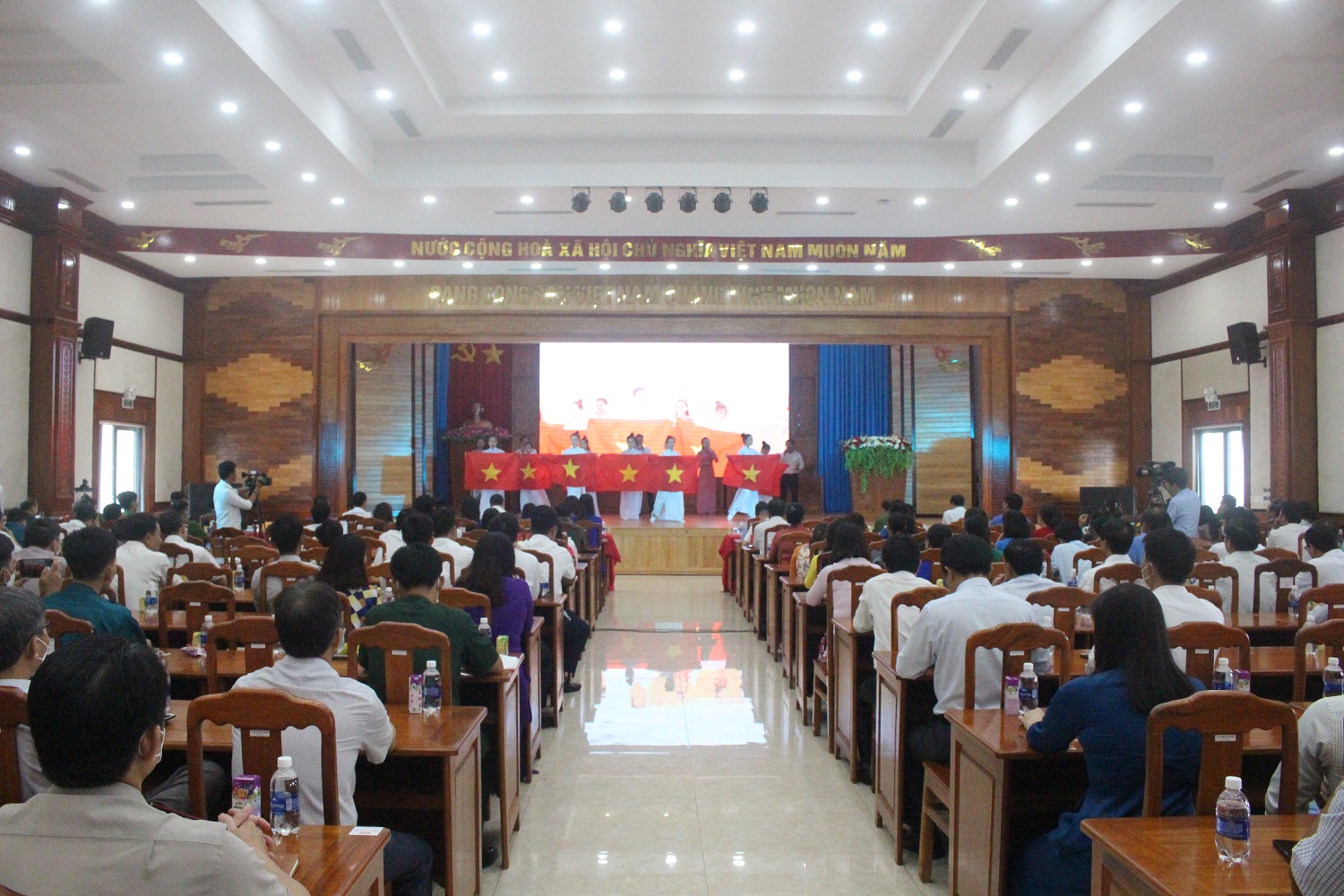 Huyện Phú Riềng có 1 tập thể 1 cá nhân được UBND Tỉnh tuyên dương trong học tập và làm theo Bác.