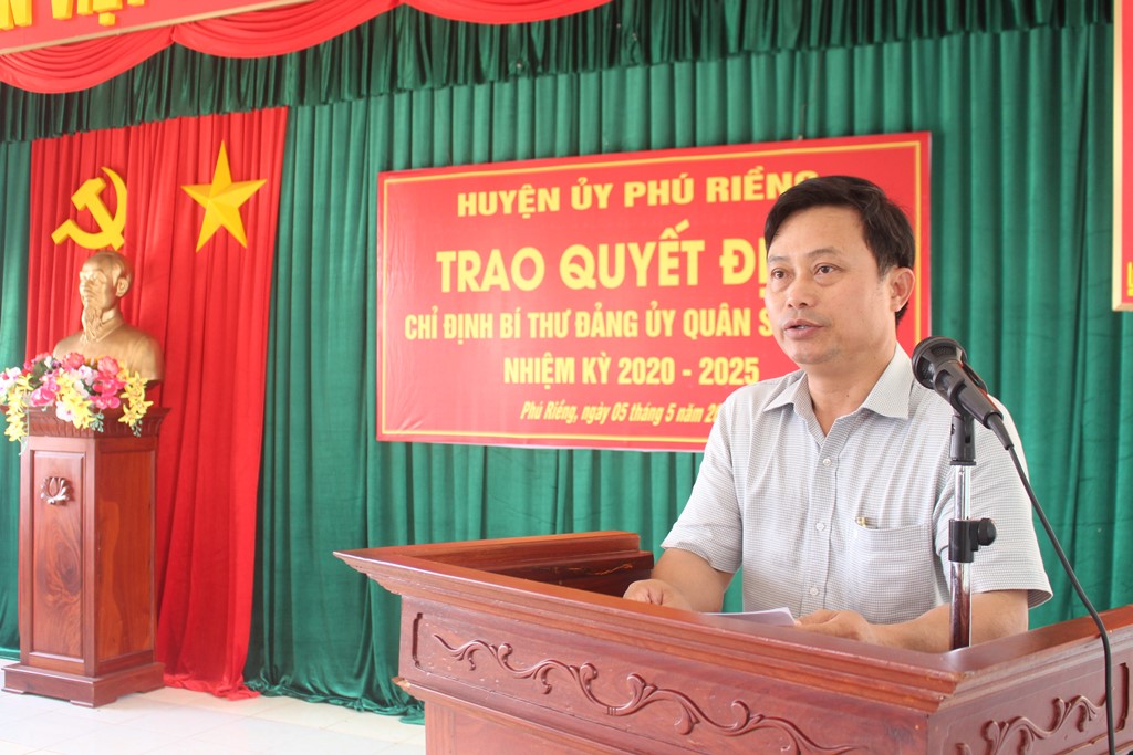 Đồng chí Nguyễn Thị Xuân Hòa, TUV, Bí thư Huyện ủy được chỉ định giữ chức Bí thư Đảng ủy Quân sự huyện Phú Riềng
