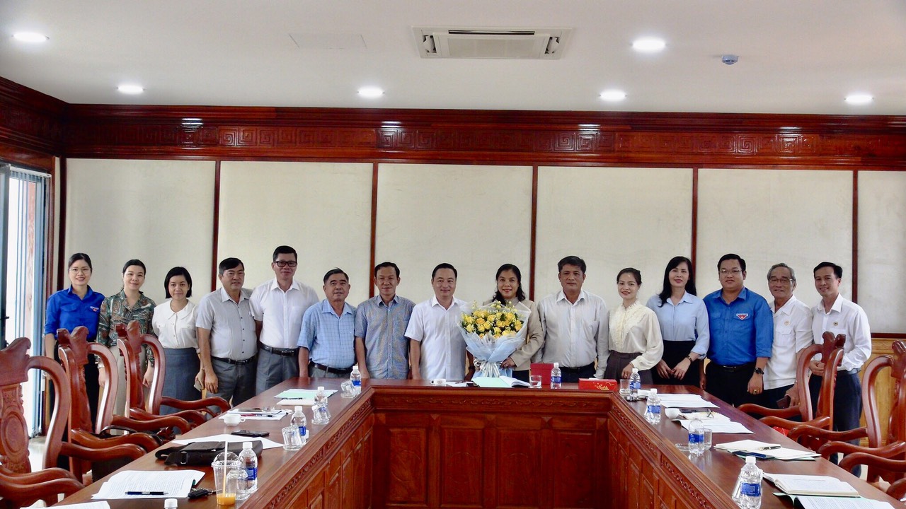 TUV, Bí thư Huyện ủy Nguyễn Thị Xuân Hòa gặp mặt với MTTQ và các tổ chức đoàn thể huyện