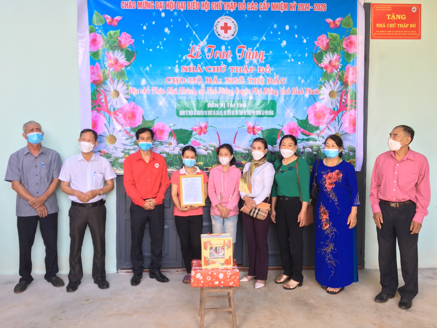 Phú Riềng trao tặng nhà Chữ thập đỏ cho chị Ngô Thị Bắc
