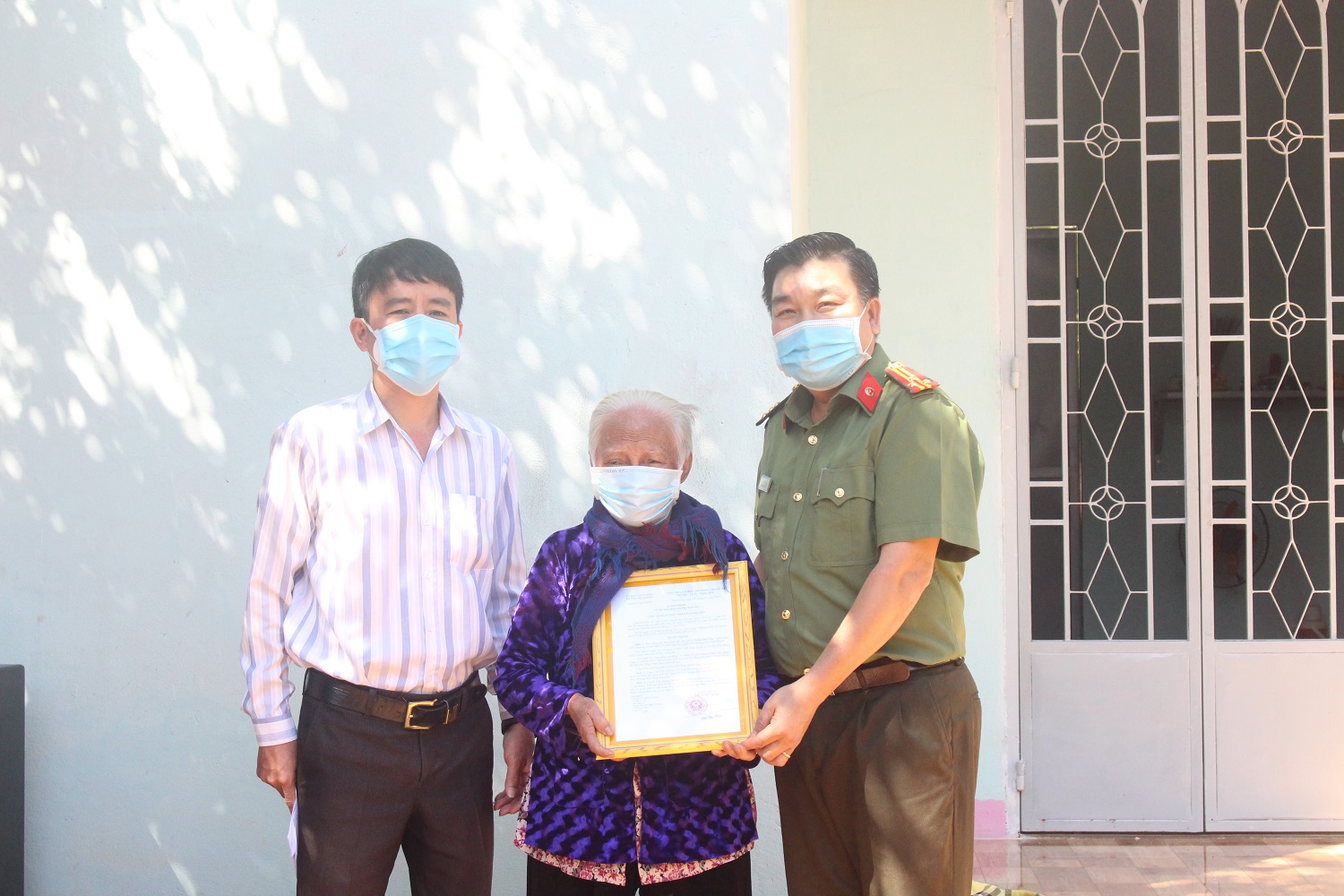 Gia đình bà Trần Thị Vân được tặng nhà mới đón tết.