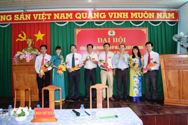 Công đoàn Văn phòng và các Ban xây dựng Đảng Huyện ủy Phú Riềng tổ chức Đại hội lần thứ I, nhiệm kỳ 2016-2021.