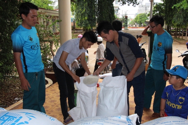Huyện Phú Riềng cấp 73,5 tấn gạo cứu đói giáp hạt cho các hộ gia đình khó khăn